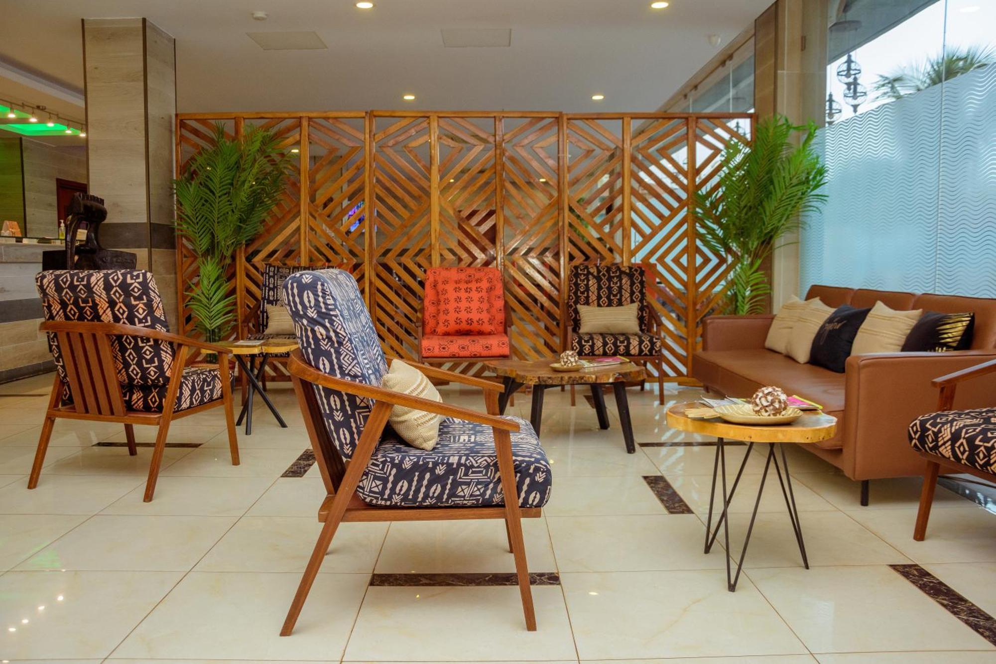 Hôtel La Rose Blanche Korhogo Buitenkant foto
