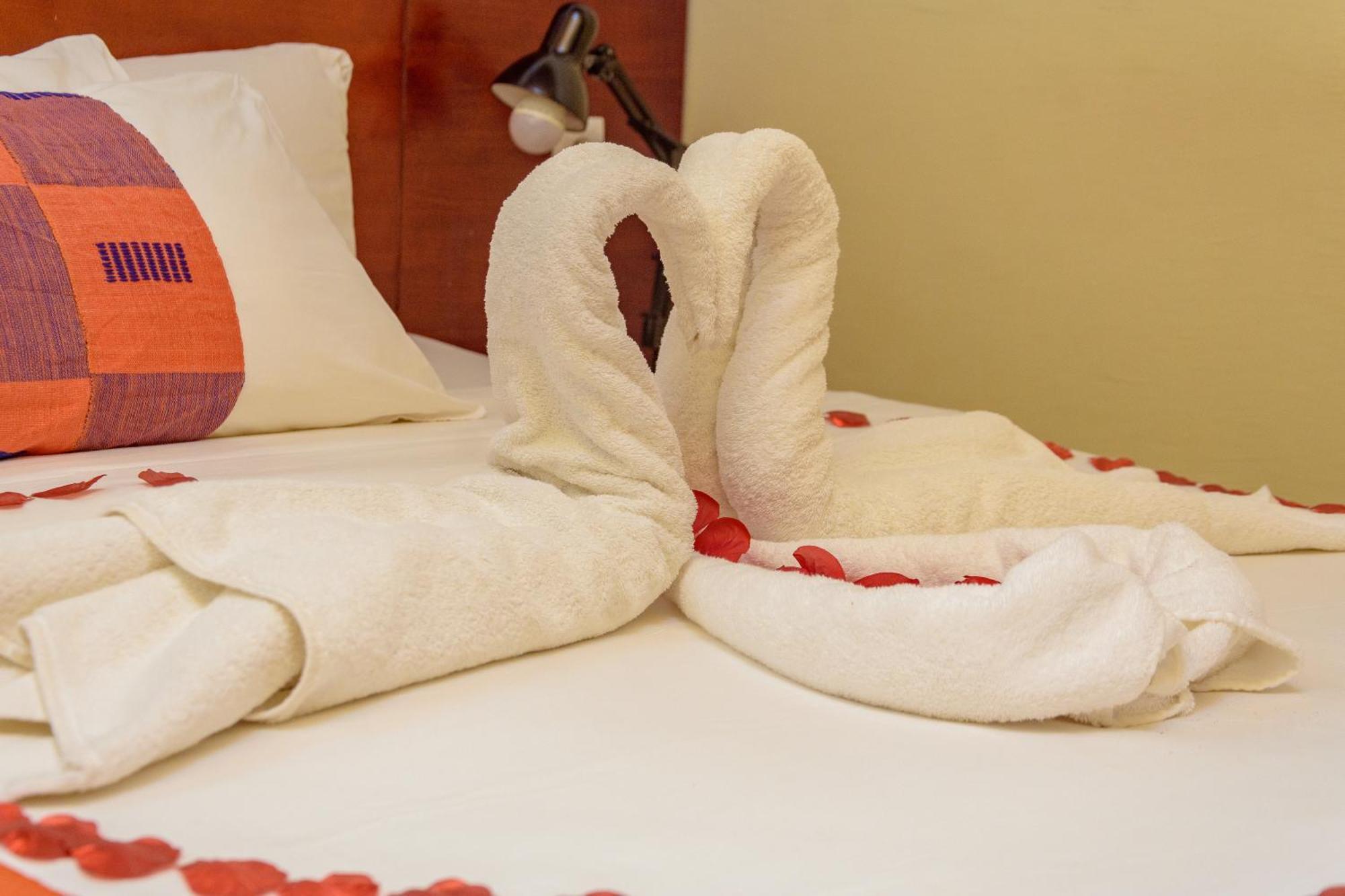 Hôtel La Rose Blanche Korhogo Buitenkant foto