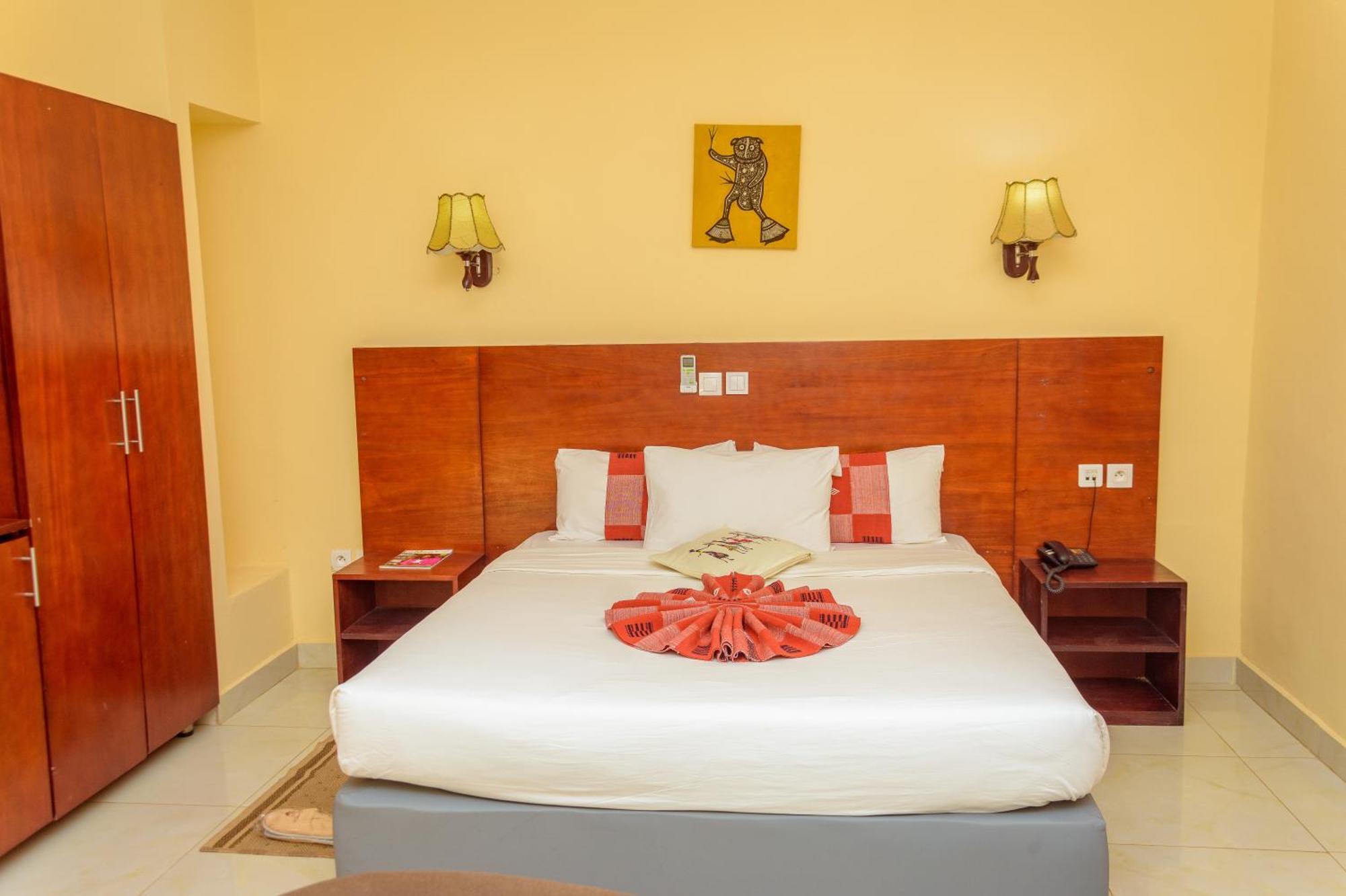 Hôtel La Rose Blanche Korhogo Buitenkant foto