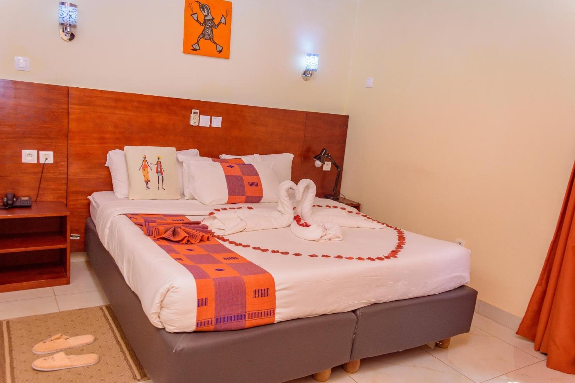 Hôtel La Rose Blanche Korhogo Buitenkant foto