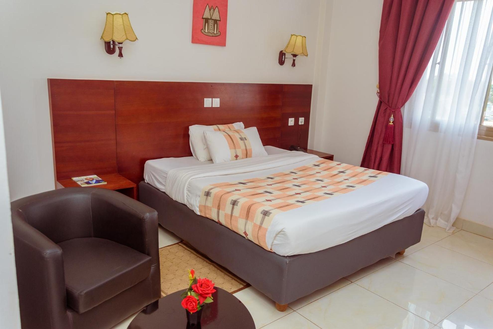 Hôtel La Rose Blanche Korhogo Buitenkant foto