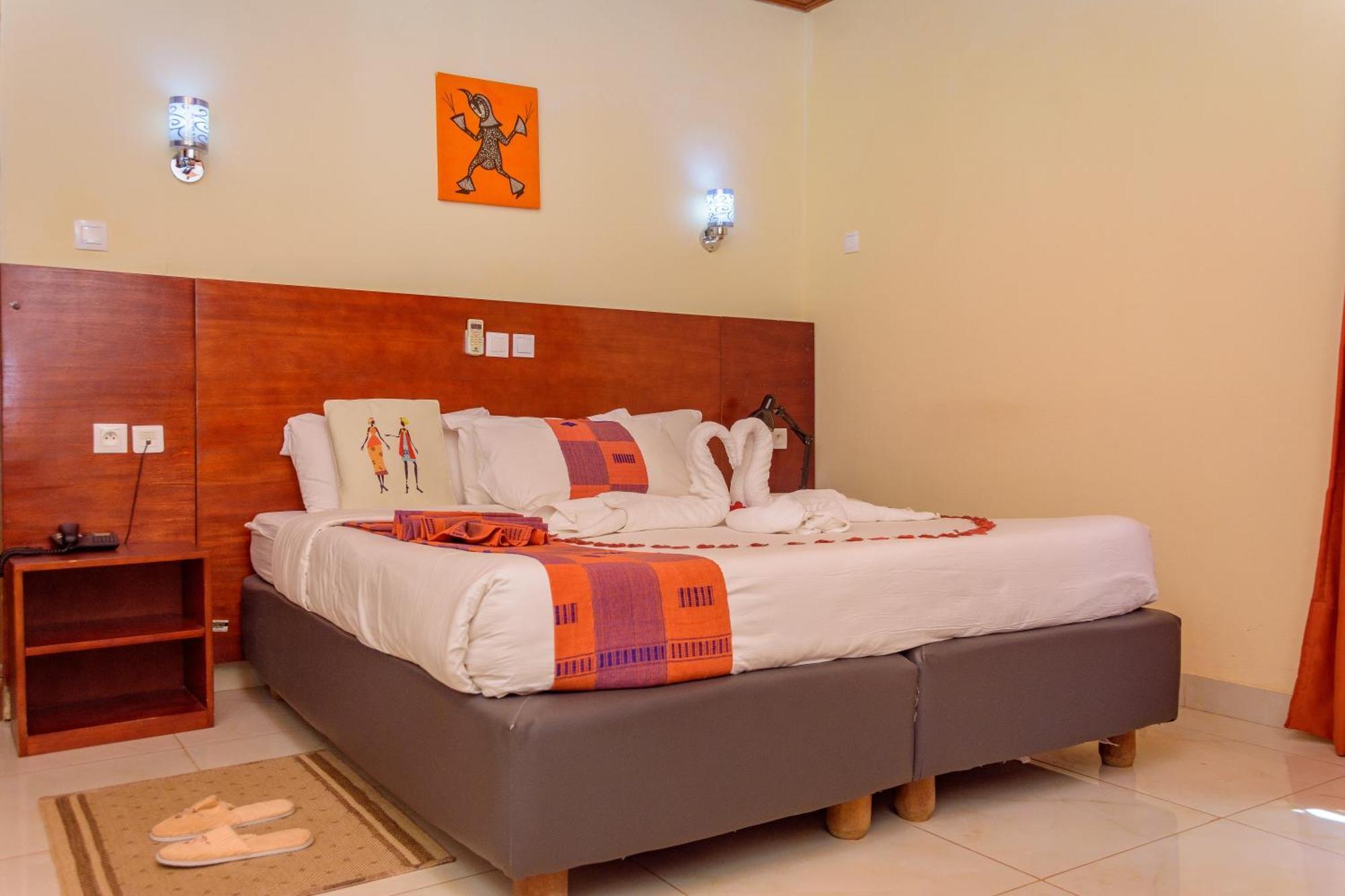 Hôtel La Rose Blanche Korhogo Buitenkant foto