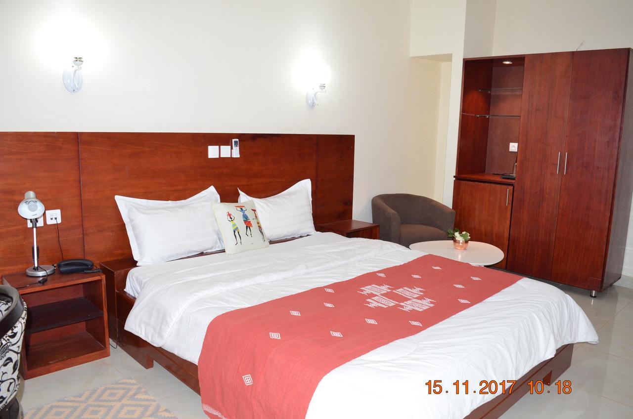 Hôtel La Rose Blanche Korhogo Buitenkant foto
