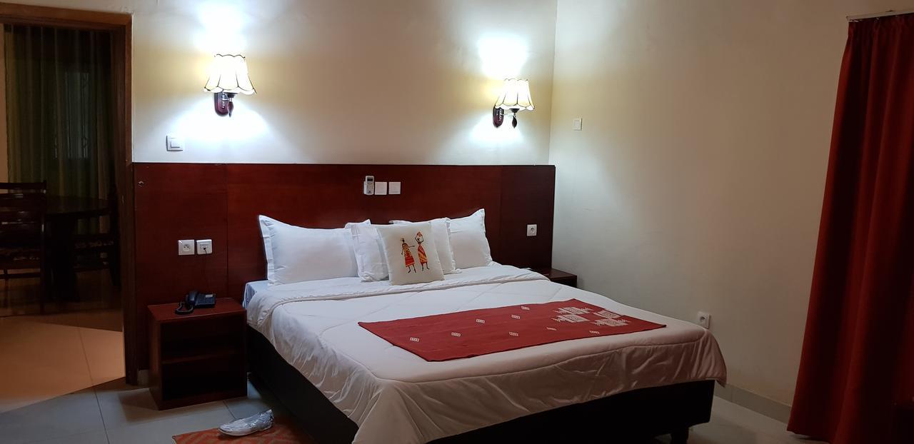 Hôtel La Rose Blanche Korhogo Buitenkant foto