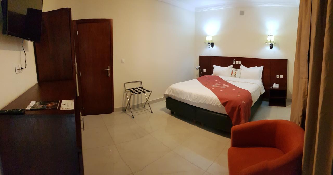 Hôtel La Rose Blanche Korhogo Buitenkant foto