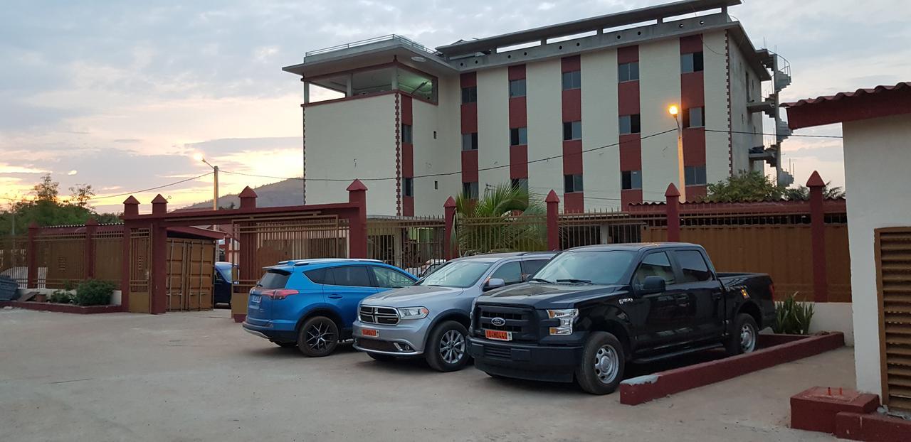 Hôtel La Rose Blanche Korhogo Buitenkant foto
