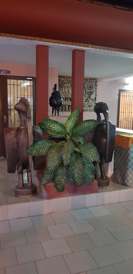 Hôtel La Rose Blanche Korhogo Buitenkant foto
