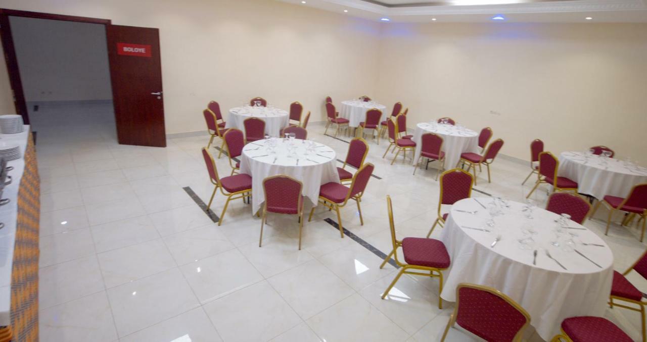 Hôtel La Rose Blanche Korhogo Buitenkant foto