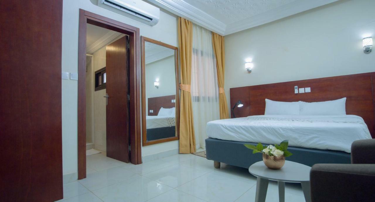 Hôtel La Rose Blanche Korhogo Buitenkant foto