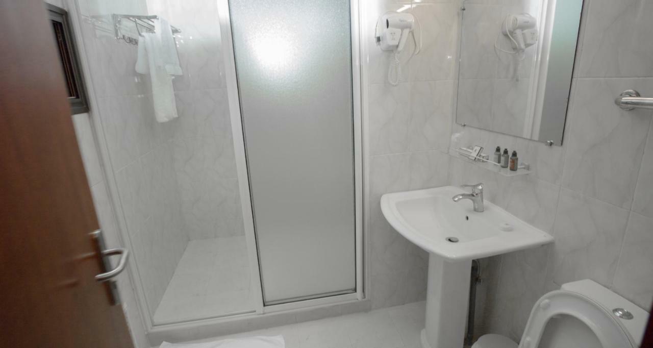 Hôtel La Rose Blanche Korhogo Buitenkant foto