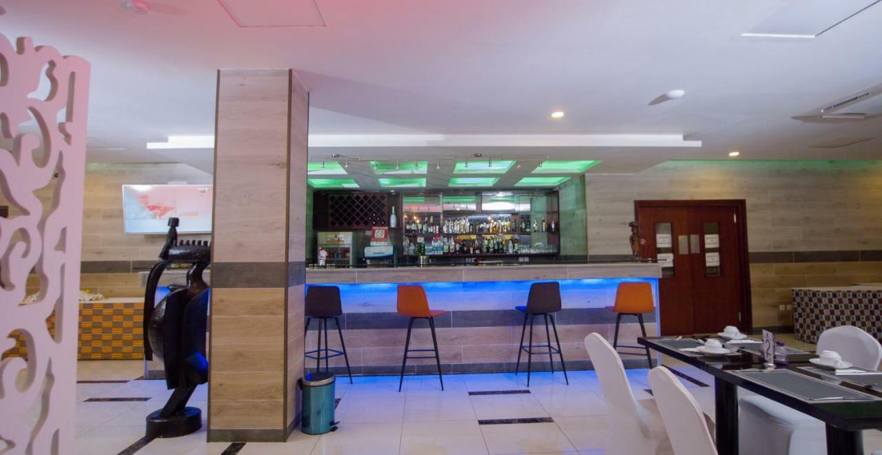 Hôtel La Rose Blanche Korhogo Buitenkant foto