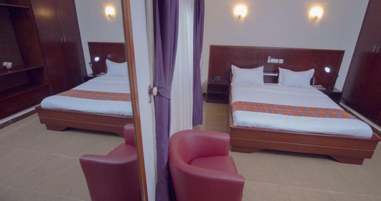Hôtel La Rose Blanche Korhogo Buitenkant foto