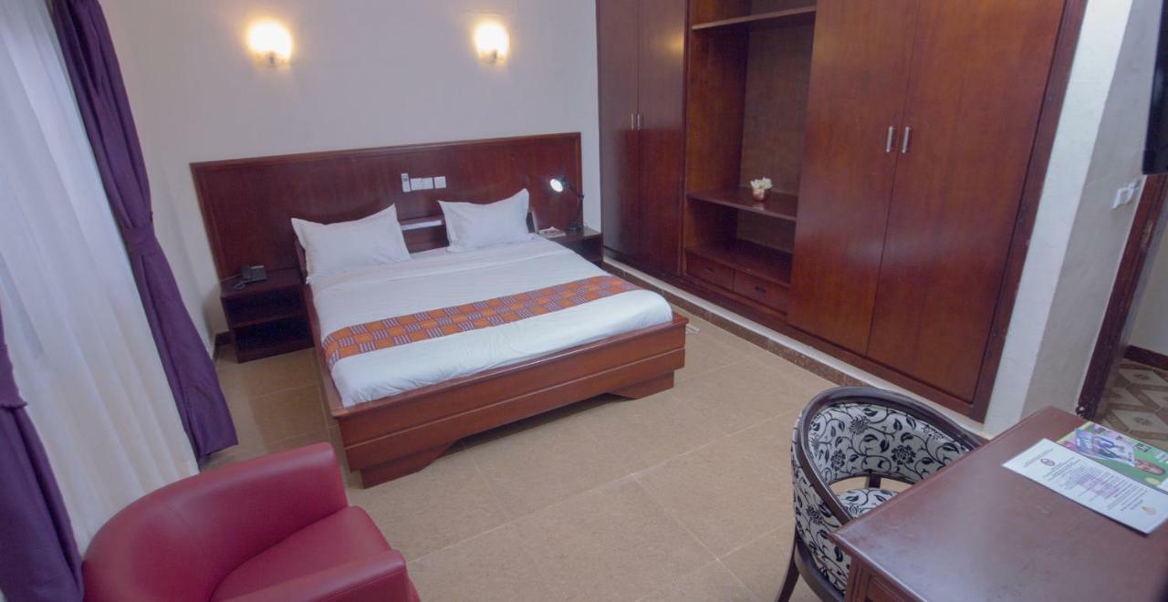 Hôtel La Rose Blanche Korhogo Buitenkant foto