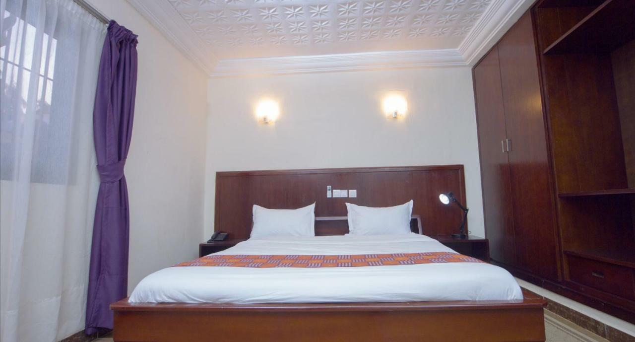 Hôtel La Rose Blanche Korhogo Buitenkant foto