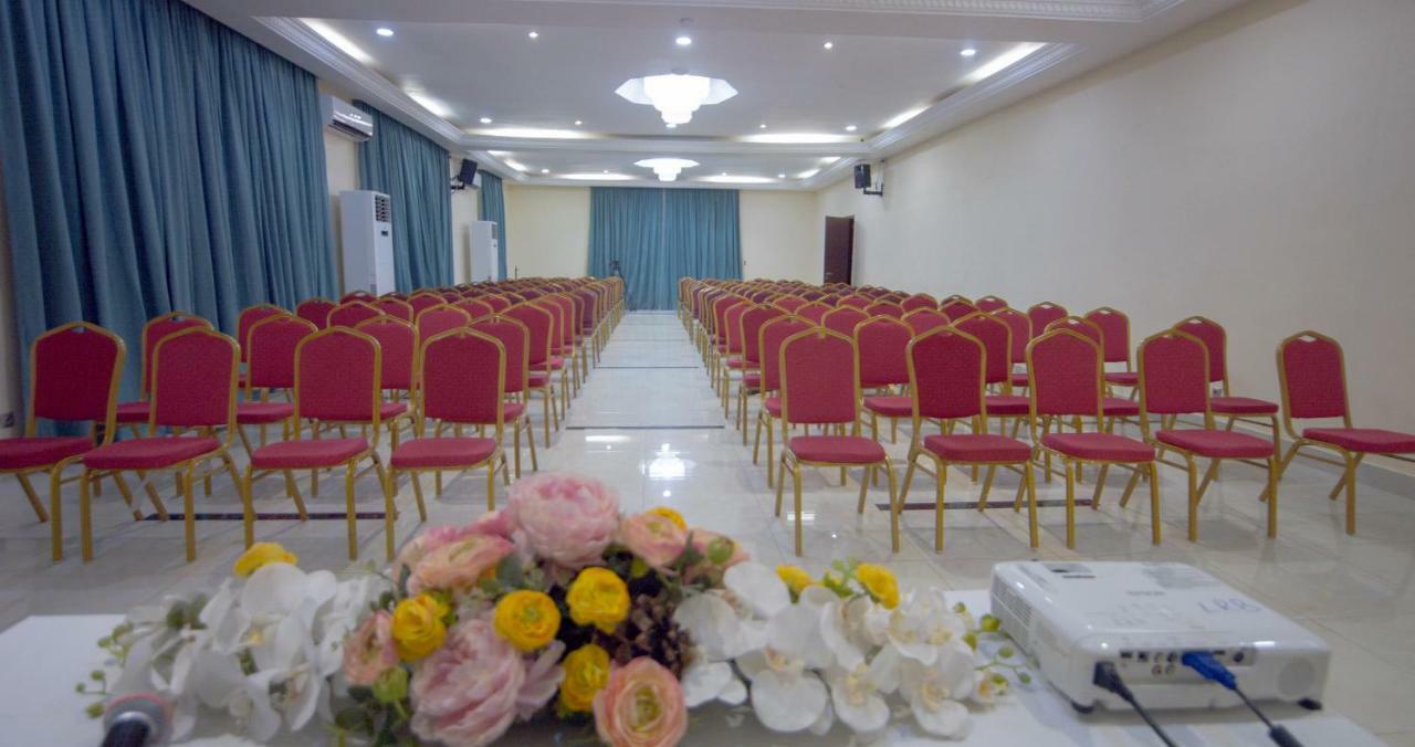Hôtel La Rose Blanche Korhogo Buitenkant foto