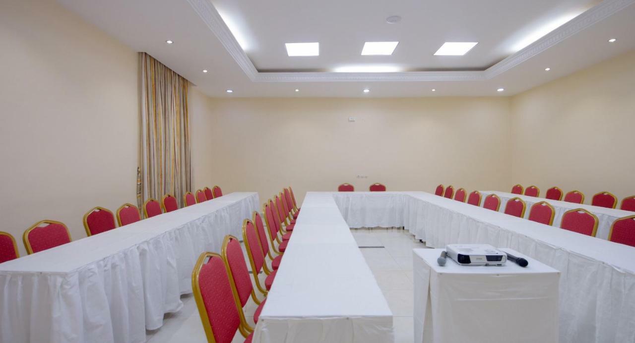 Hôtel La Rose Blanche Korhogo Buitenkant foto