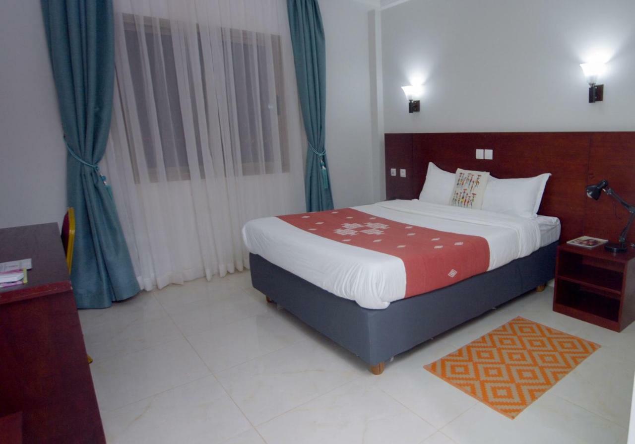 Hôtel La Rose Blanche Korhogo Buitenkant foto