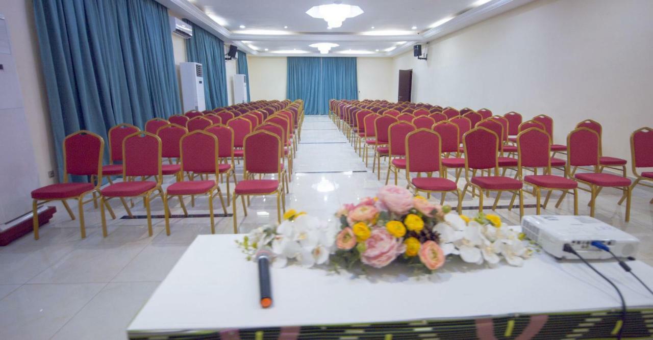 Hôtel La Rose Blanche Korhogo Buitenkant foto
